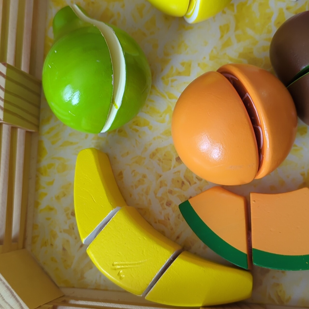 Melissa and Doug Cutting Fruit Set - Picture 4 of 5